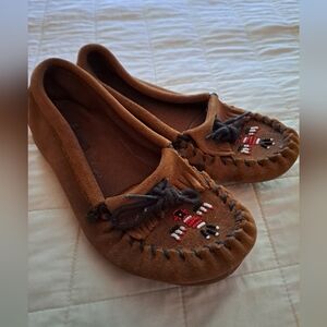Minnetonka Moccasins Kids size 2 Brown Thunderbird
